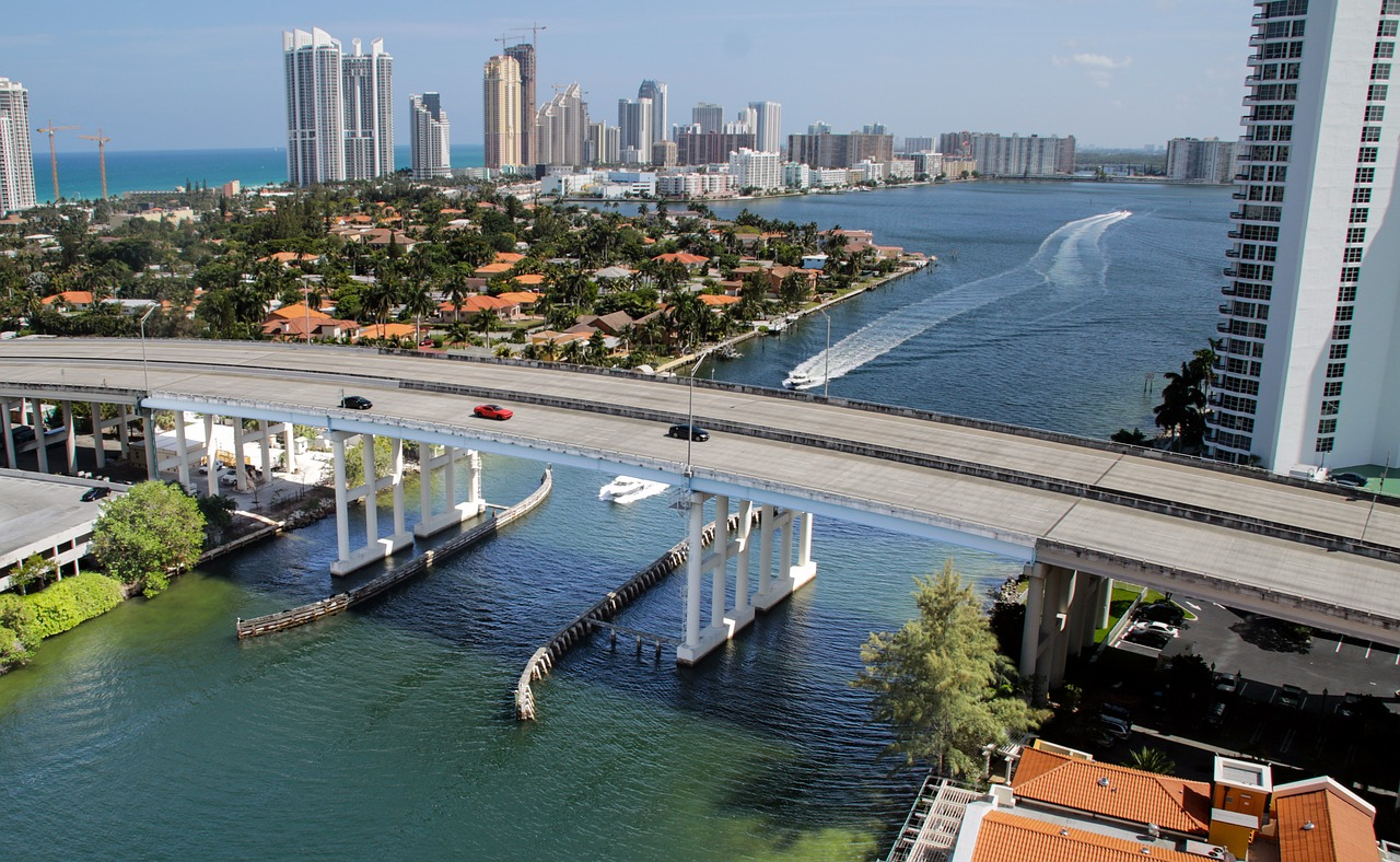 Incident inhabituel en Floride - des débris spatiaux frappent la maison d'un résident de Naples