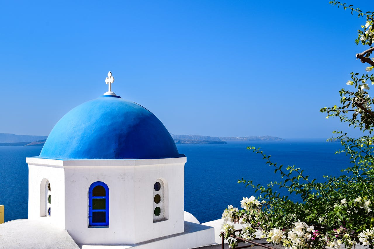 Best places to visit in Santorini in a full-day or a half-day tours for small groups