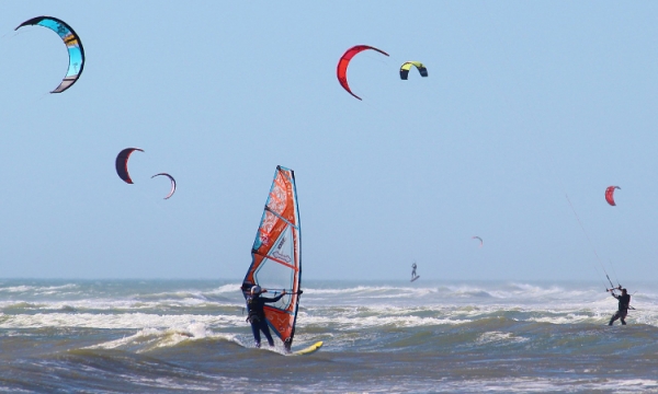 Kite i windsurfing - podobieństwa i różnice