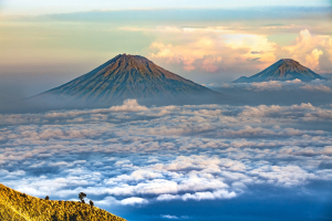 volcanic alert on Ruang Island