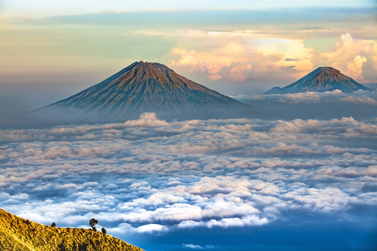 volcanic alert on Ruang Island